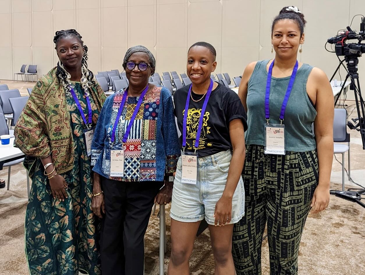 les membes de Mwai ( Laurence, Marie-Juile et Annick) avec Fatou Sow